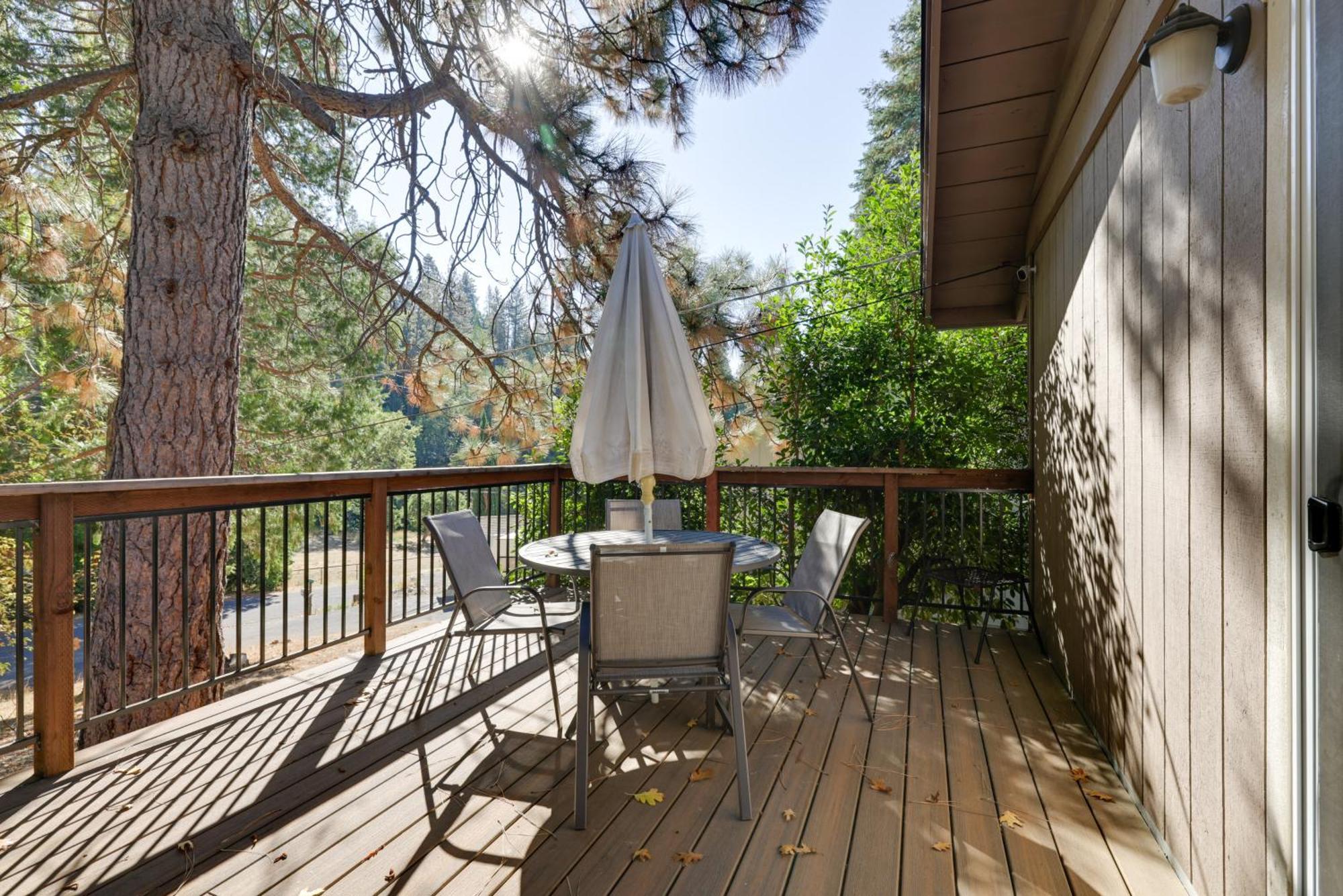 Sherwood Forest Cabin With Deck And Fire Pit! Twain Harte ภายนอก รูปภาพ